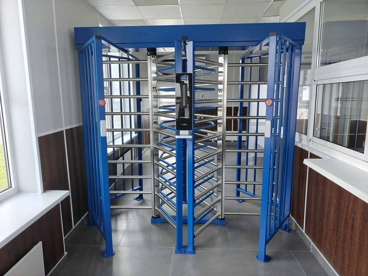 Полноростовой турникет входной группы